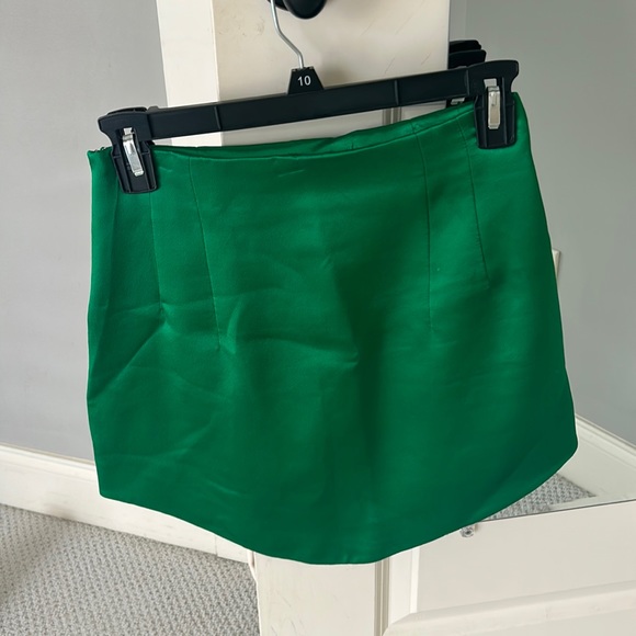 Zara Green Skirt - Picture 1 of 3